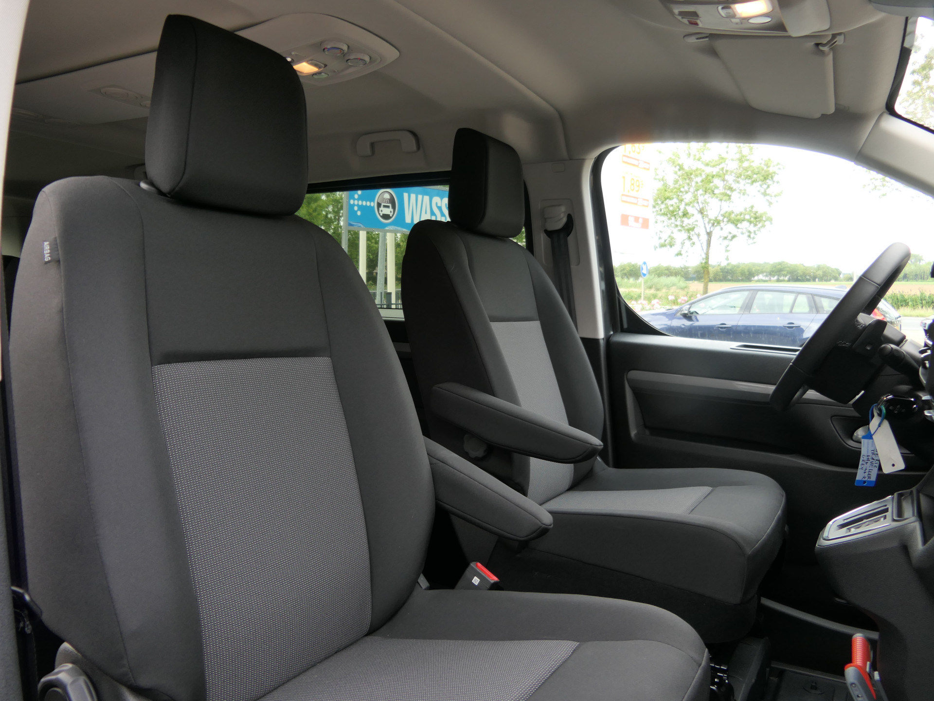 Hoofdafbeelding Peugeot e-Traveller