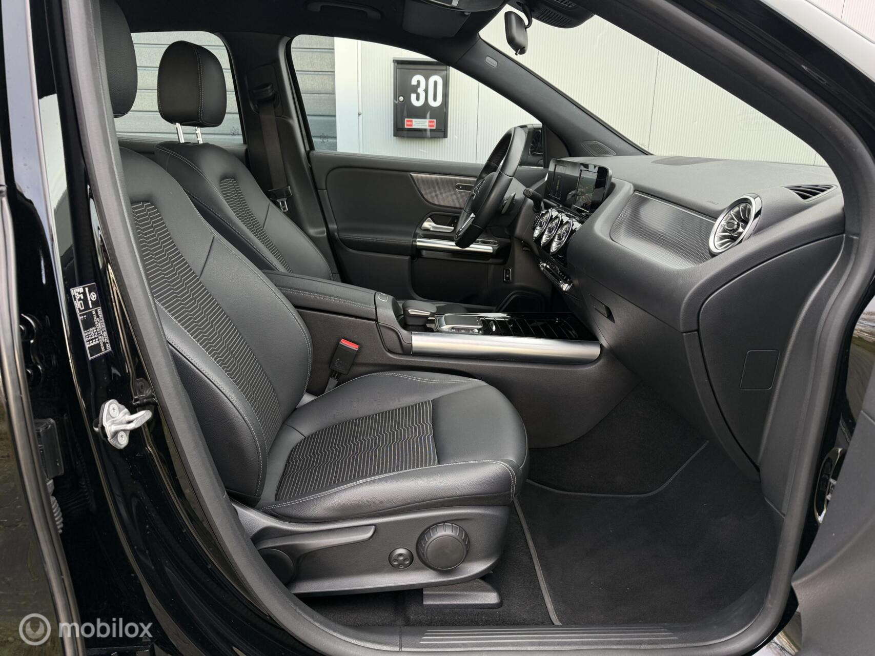 Hoofdafbeelding Mercedes-Benz EQA