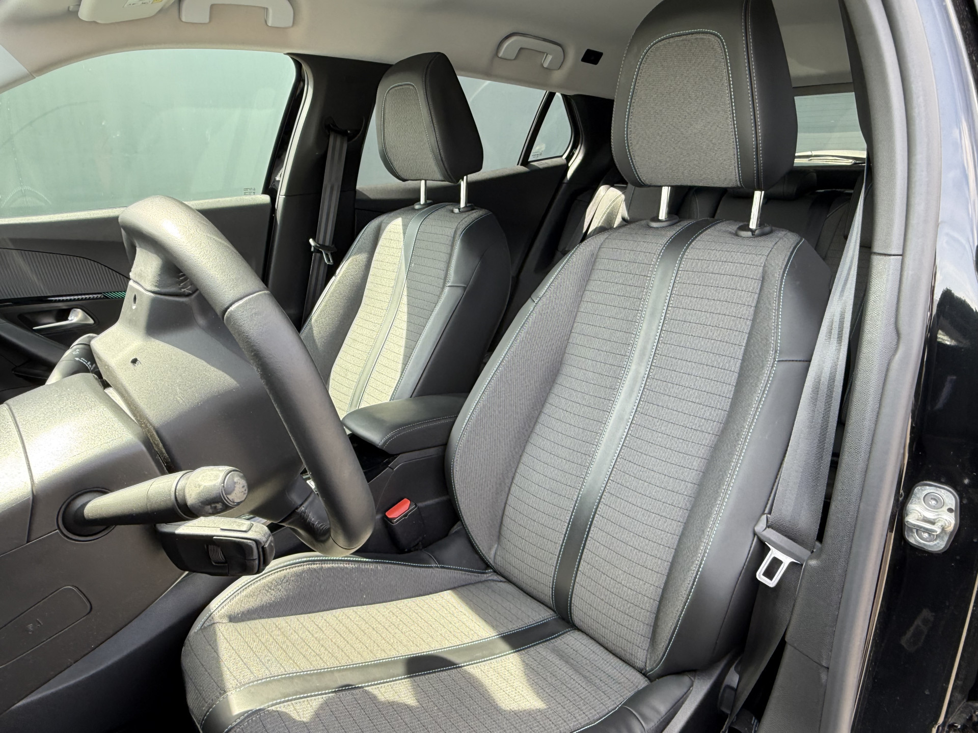 Hoofdafbeelding Peugeot e-2008