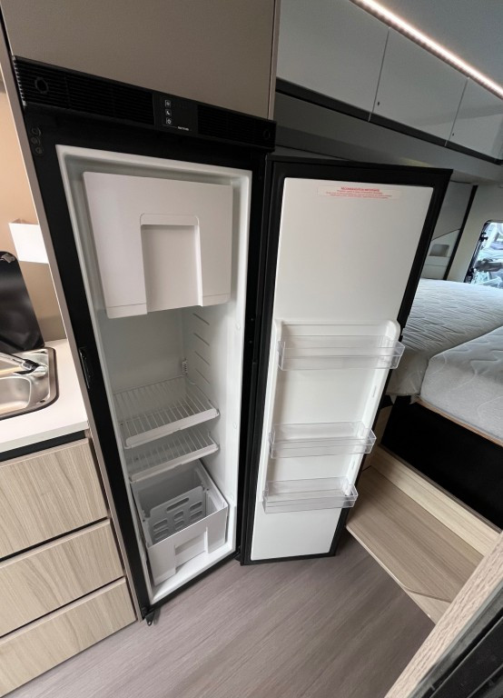 Hoofdafbeelding Adria Twin 640 Slb Plus Enkele Bedden 2x Airco