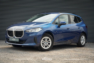Hoofdafbeelding BMW 2 Serie BMW 2-serie Active Tourer 220i / Aut / Navi / Trekhaak Elektrisch / Incl BTW