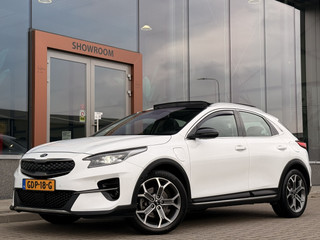 Hoofdafbeelding Kia XCeed Kia XCeed 1.6 GDi PHEV DynamicPlusLine | Pano | Trekhaak | Stoel/Stuur verwarming |