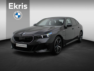BMW 5 Serie Sedan 530e M Sportpakket Pro | Innovation Pack | Travel Pack | Comfort Pack | Stuurwielrand Verwarmd | Panoramadak | Comfortstoelen | Driving Assistant Professional | Harman Kardon | 20''