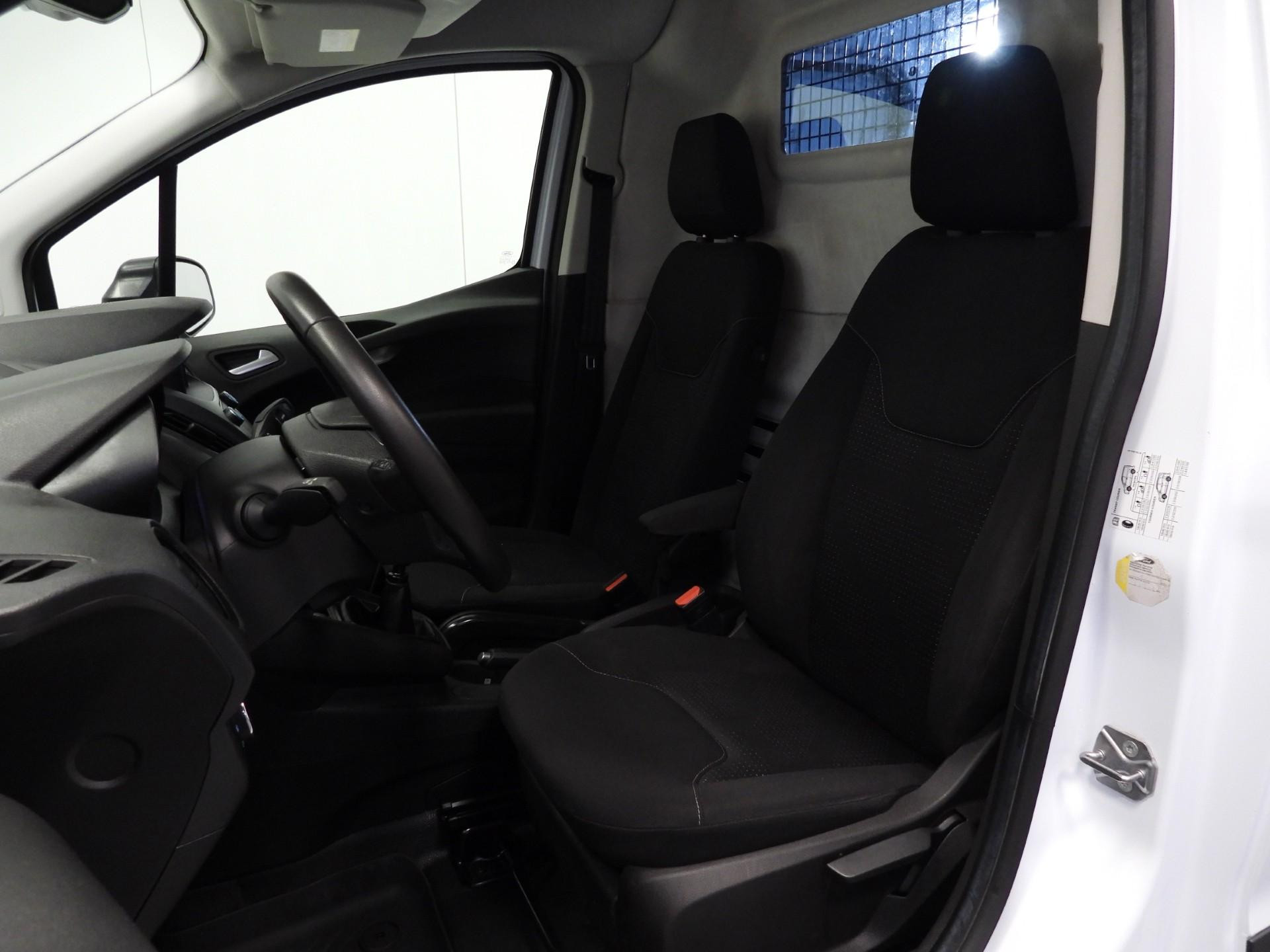 Hoofdafbeelding Ford Transit Courier