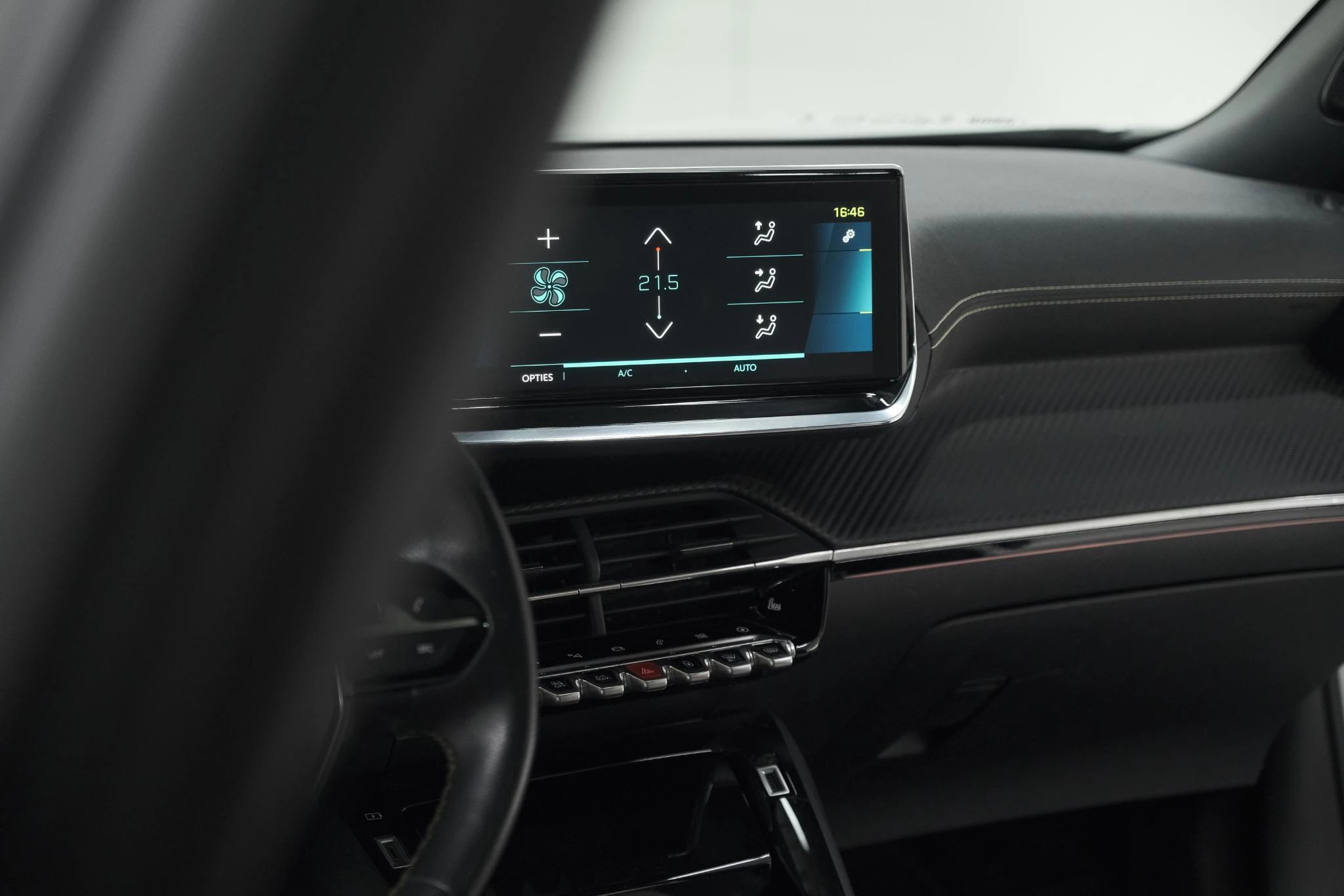 Hoofdafbeelding Peugeot e-2008