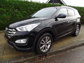 Hoofdafbeelding Hyundai Santa Fe Hyundai Santa Fe 2.2 CRDI BUS. ED 200 Pk--Grijskenteken-Navi-Cruise-Hill Hold-Tre