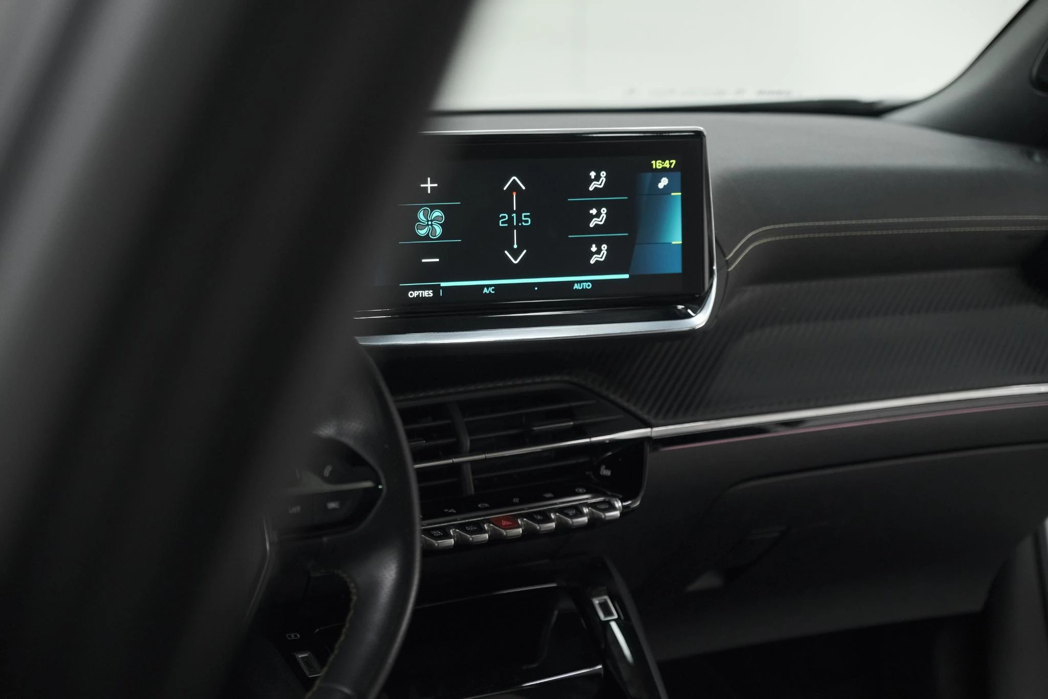 Hoofdafbeelding Peugeot e-2008