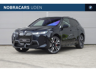 BMW iX xDrive60 / Trekhaak / Parking Assistant Professional / Soft-Close / Adaptieve LED / Stoelventilatie / Comfort Access / Active Steering