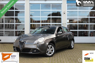 Alfa Romeo Giulietta 1.4 T Distinctive 1.4-16V 1.4-16V *MULTI-AIR* Turbo 170PK 6-Bak *Distinctive* *GROOT KLEUREN ENTERTAINMENTSCHERM* *ACHTERUITRIJCAMERA* *CRUISE CONTROL* CLIMATE CONTROL (AIRCO)* *PDC* *MULTIFUNCT.STUUR* *BLUETOOTH HANDSFREE
