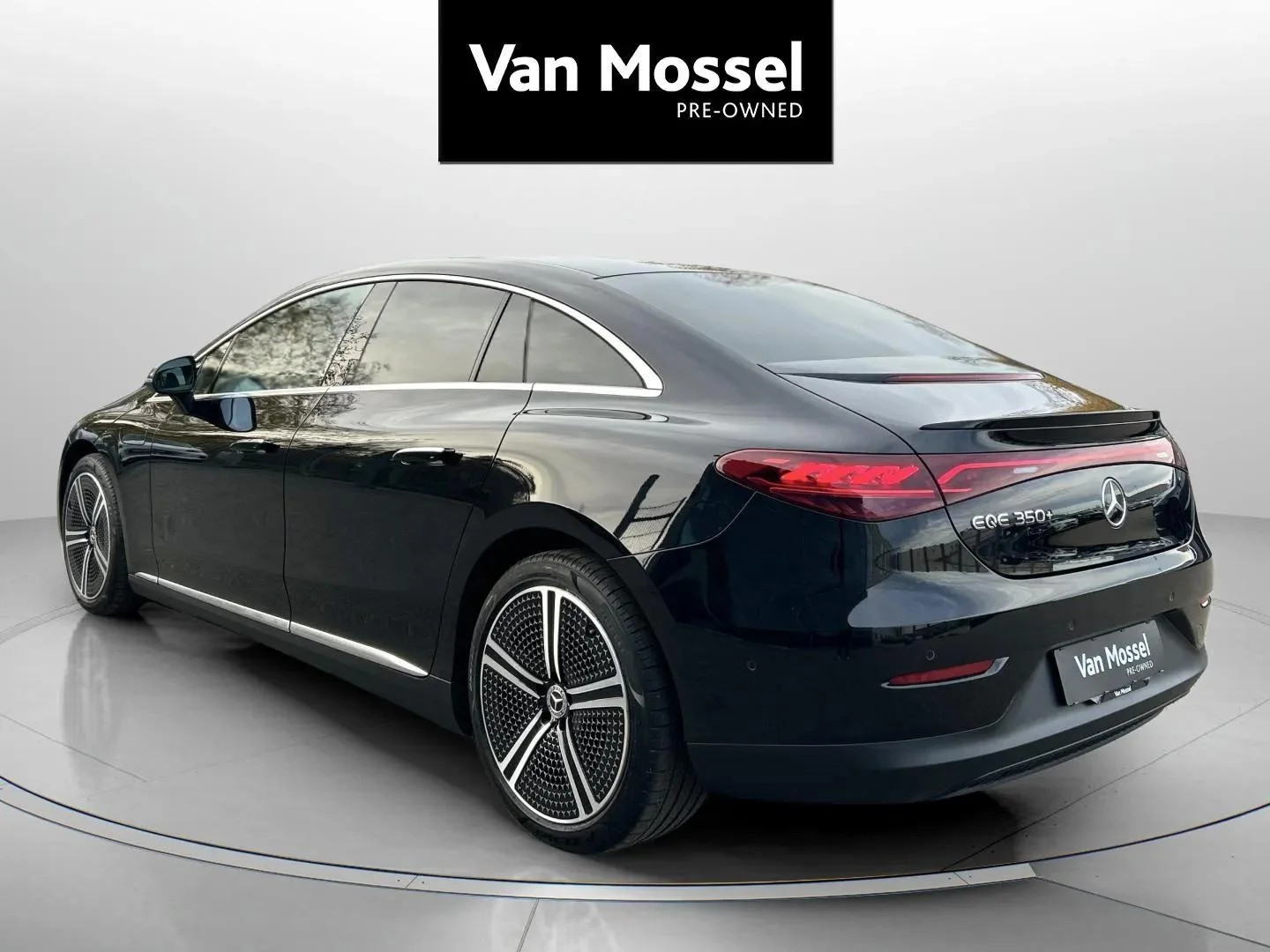 Mercedes-Benz-EQE-image-6