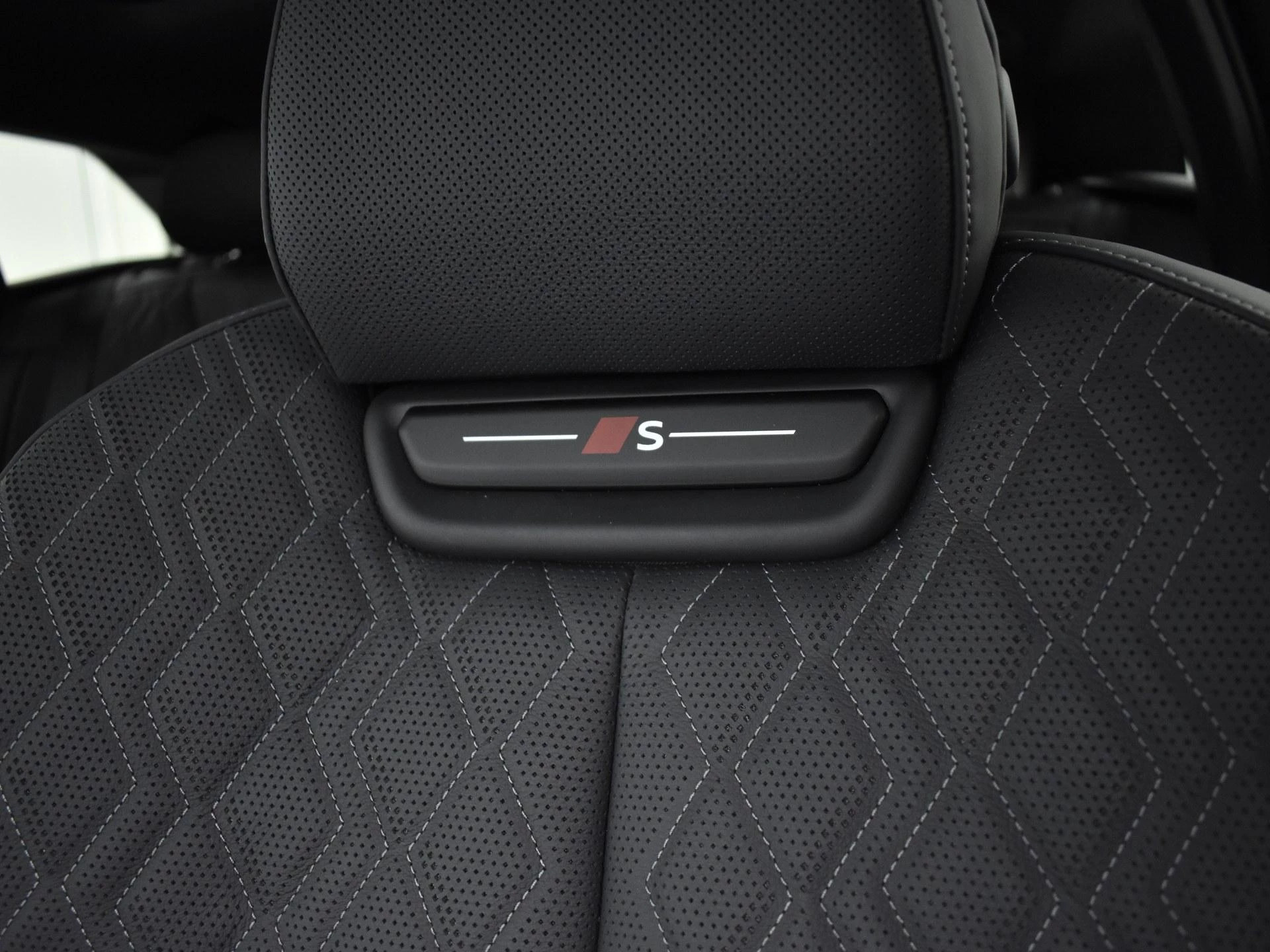 Hoofdafbeelding Audi A6 Avant e-tron