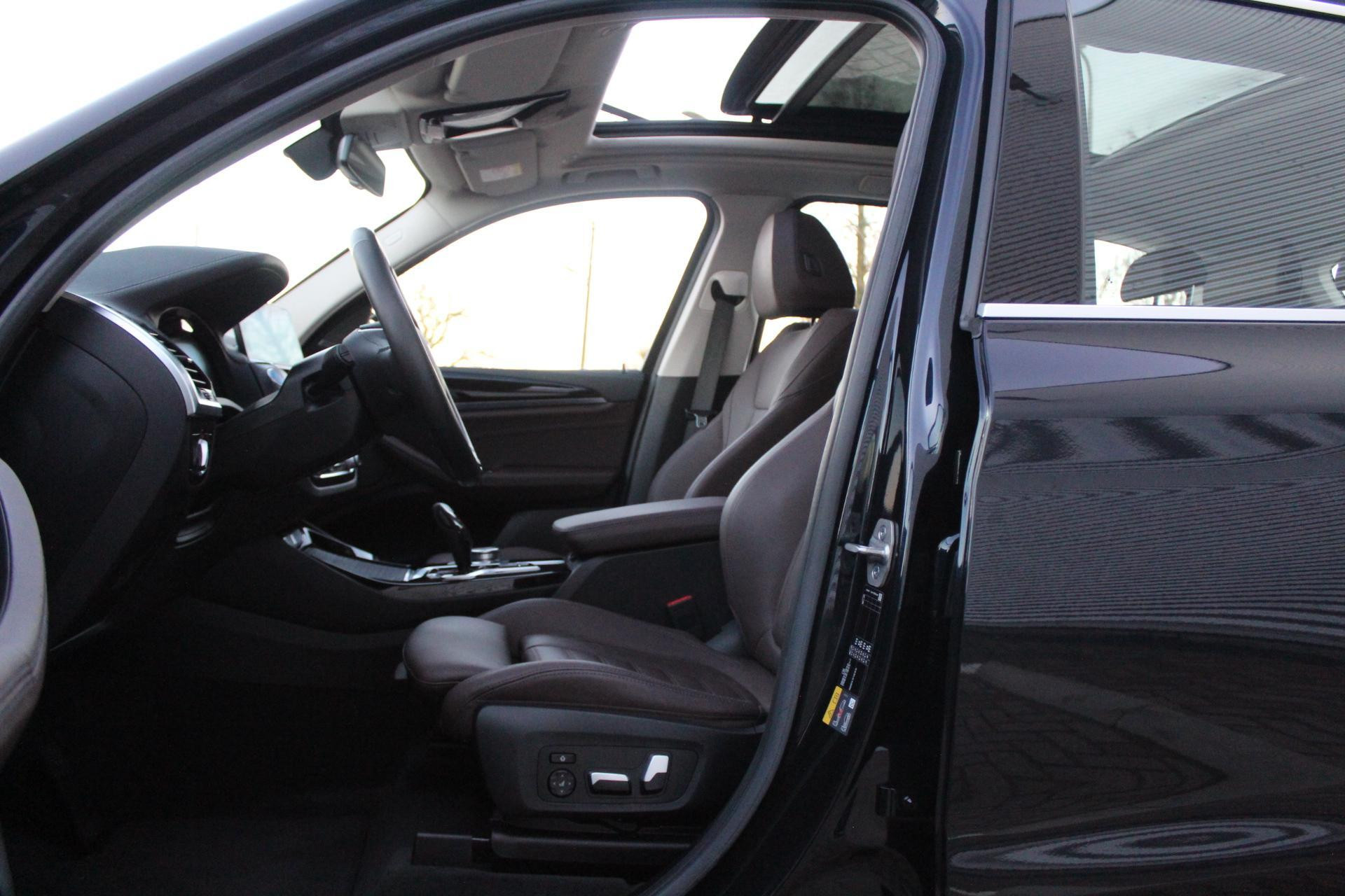 Hoofdafbeelding BMW iX3