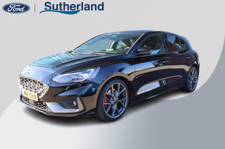 Hoofdafbeelding Ford Focus Ford Focus 2.3 EcoBoost ST-3 | Winterpack | Adaptieve Cruise Control | Camera | Privacy Glass | 19 INCH Lichtmetalen Velgen | DAB | B&O Sound
