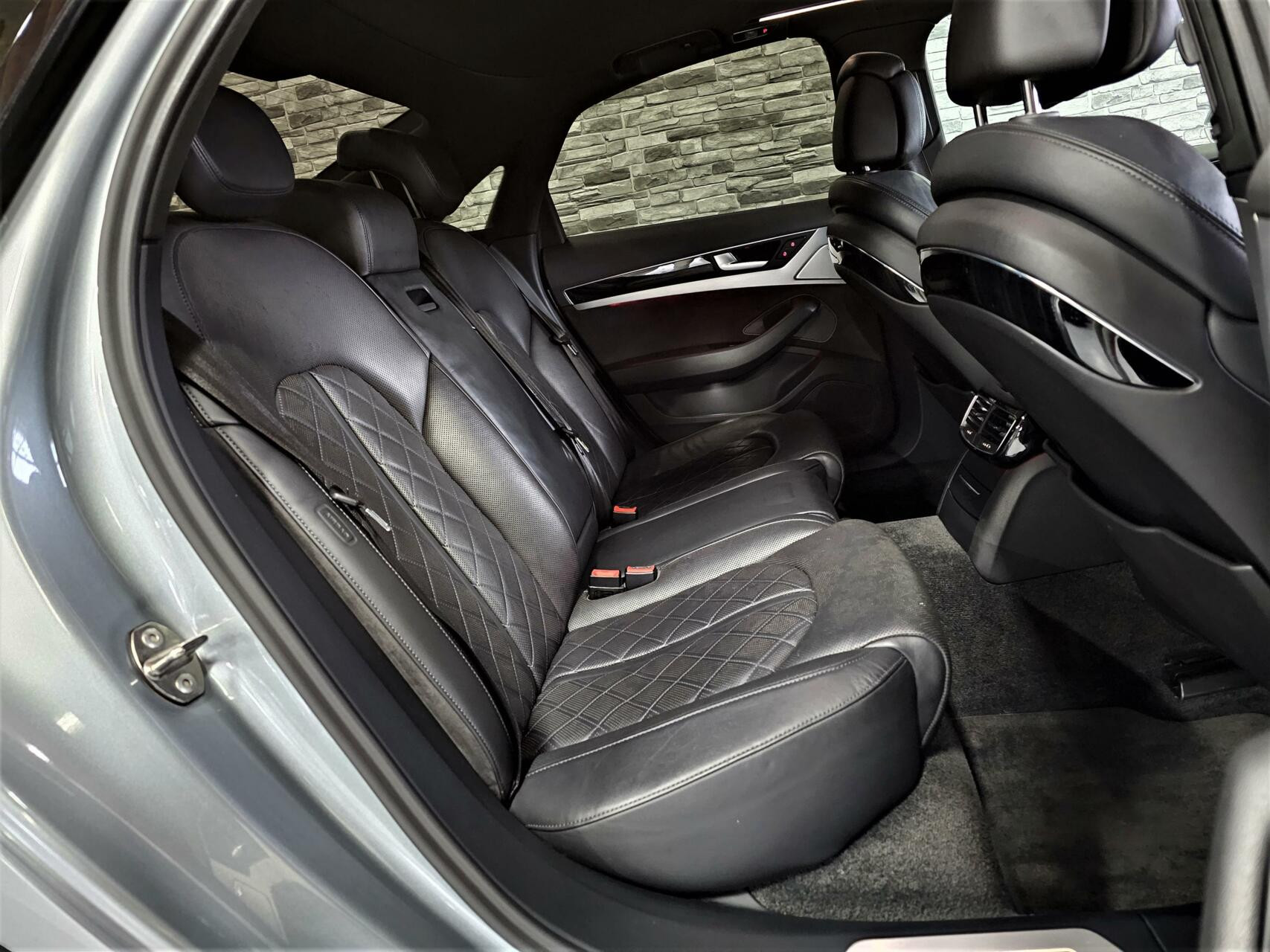 Hoofdafbeelding Audi A8