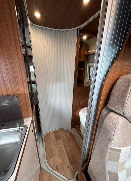 Hoofdafbeelding Pössl Globecar 640 Enkele Bedden Zopnnepaneel