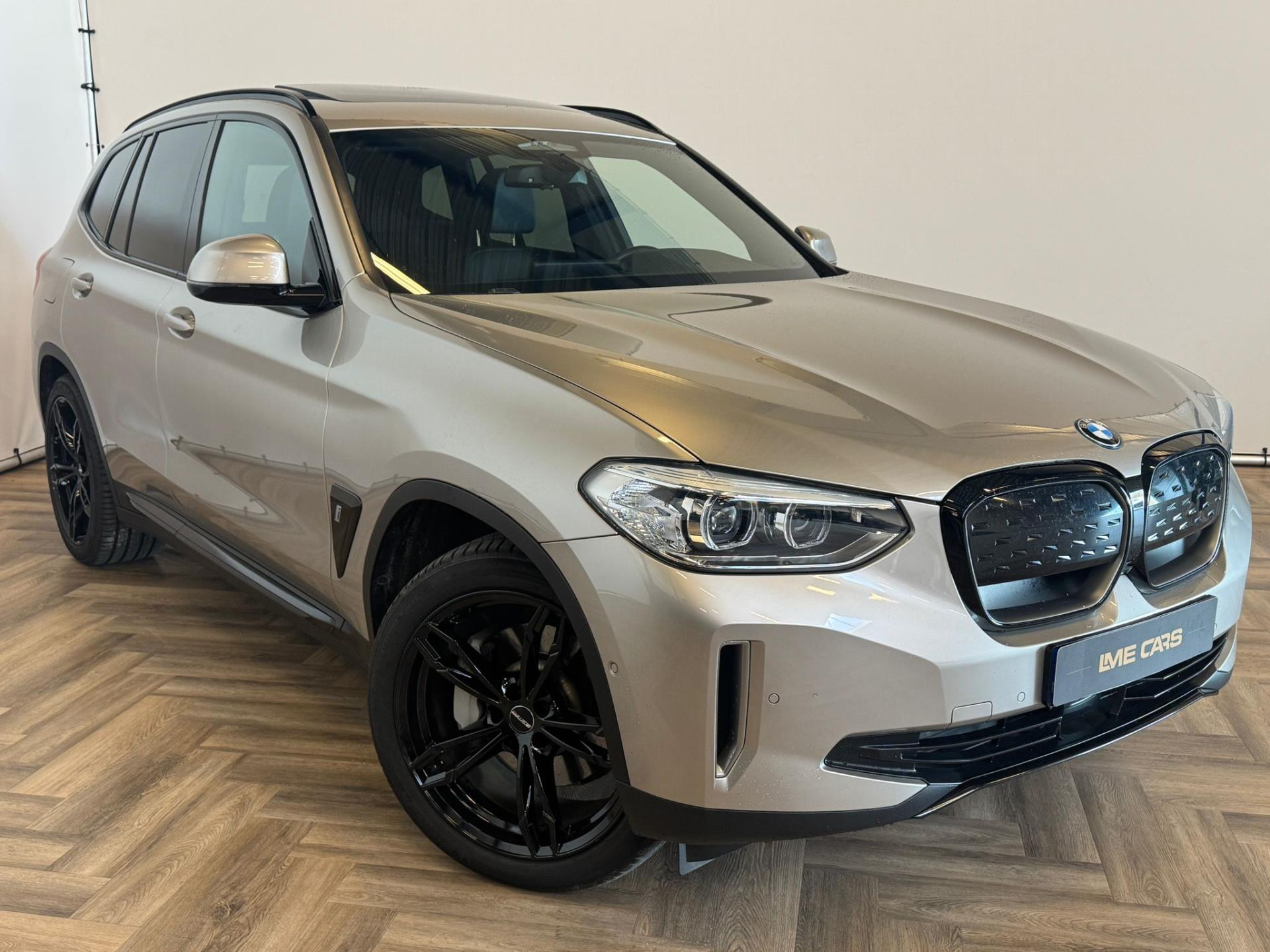 Hoofdafbeelding BMW iX3