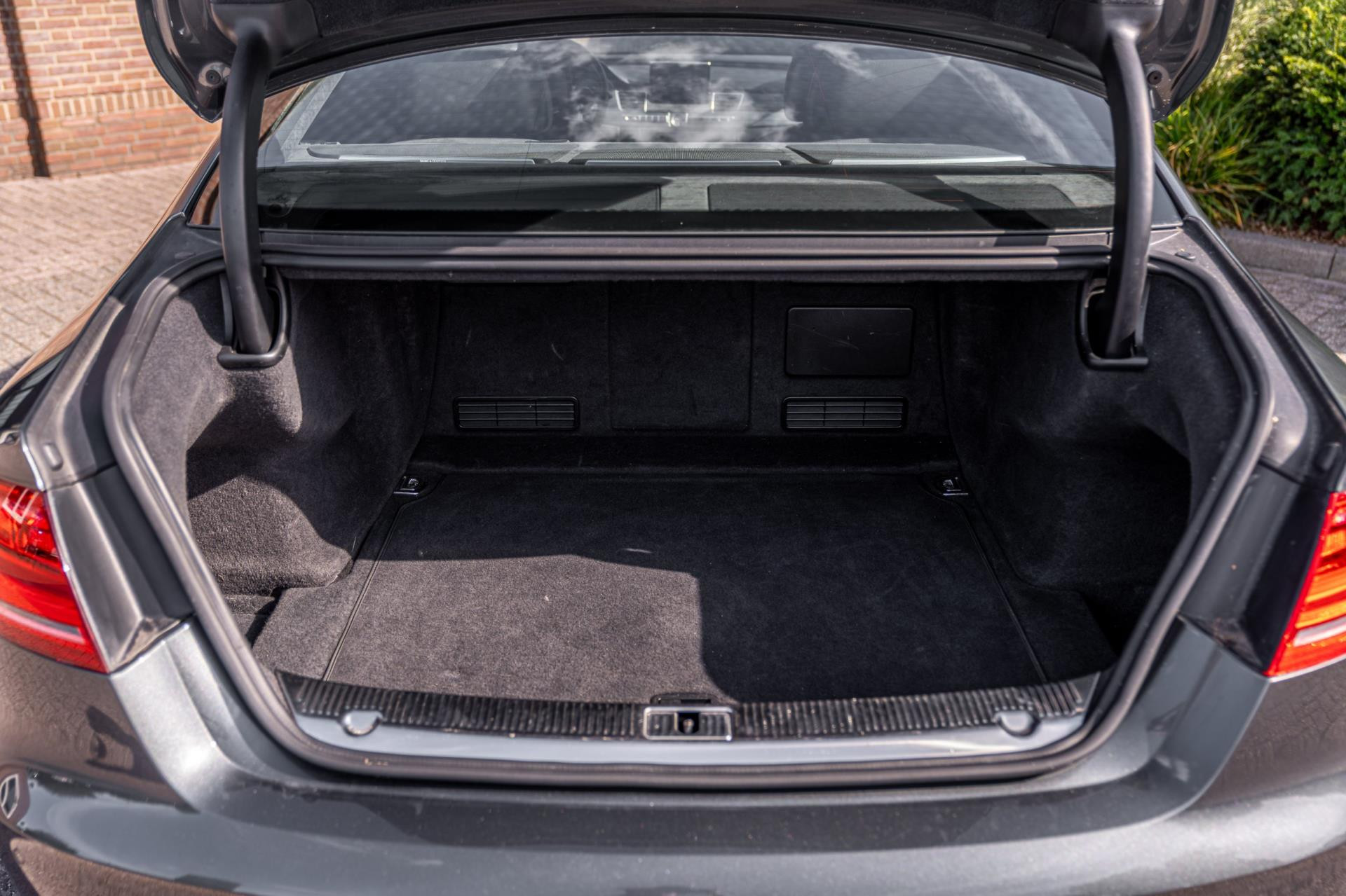 Hoofdafbeelding Audi S8