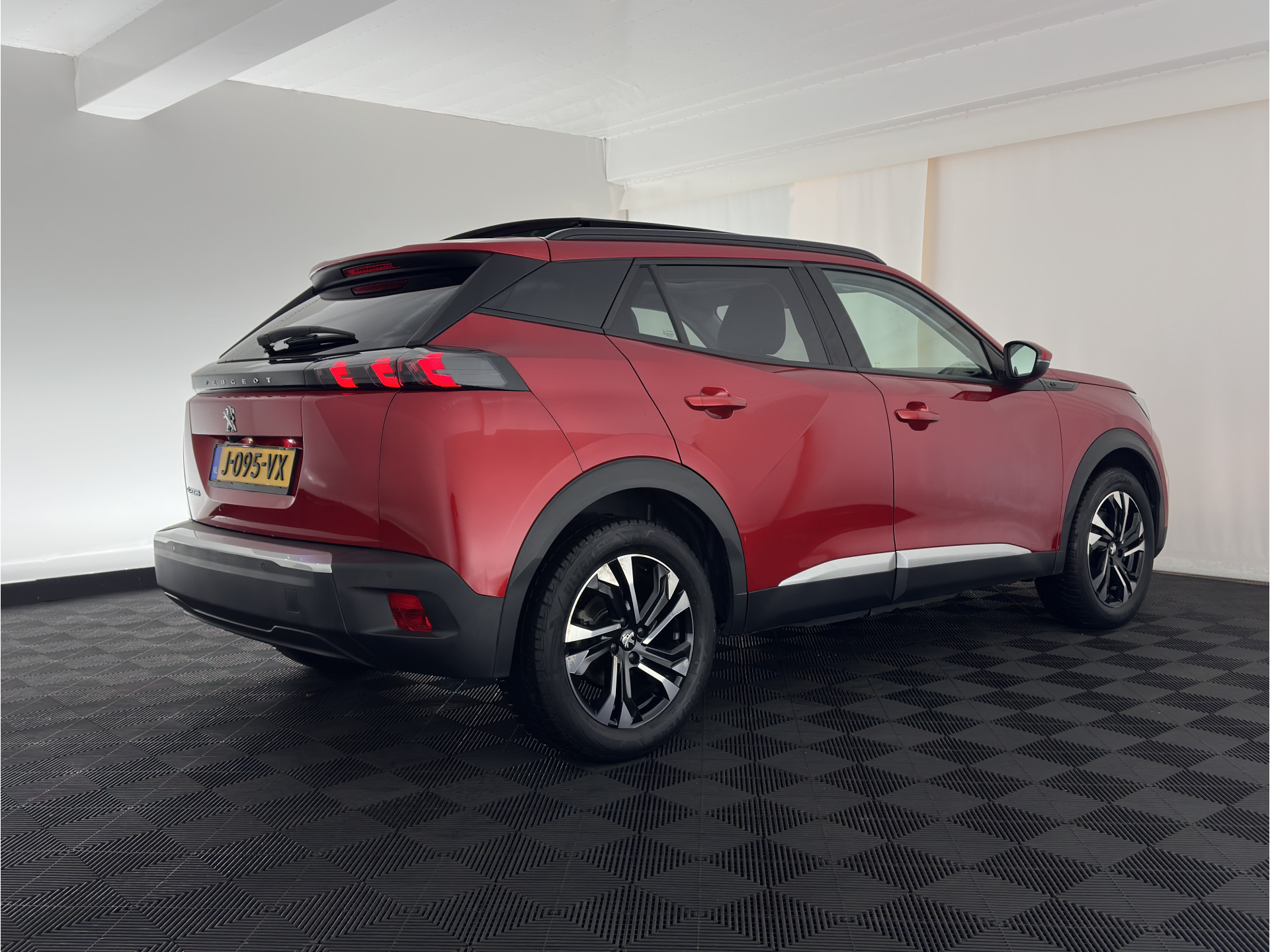 Hoofdafbeelding Peugeot e-2008