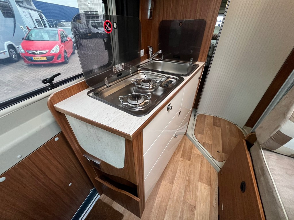 Hoofdafbeelding Pössl Globecar 640 Enkele Bedden Zopnnepaneel