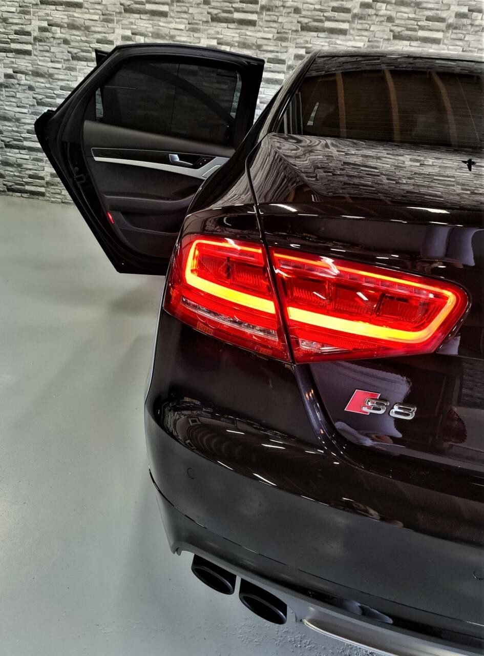 Hoofdafbeelding Audi S8