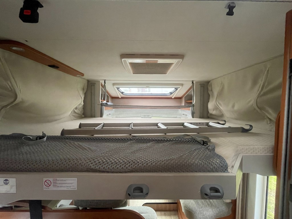 Hoofdafbeelding Dethleffs T7057 Eb 160pk Autom/lengte Bedden/airco