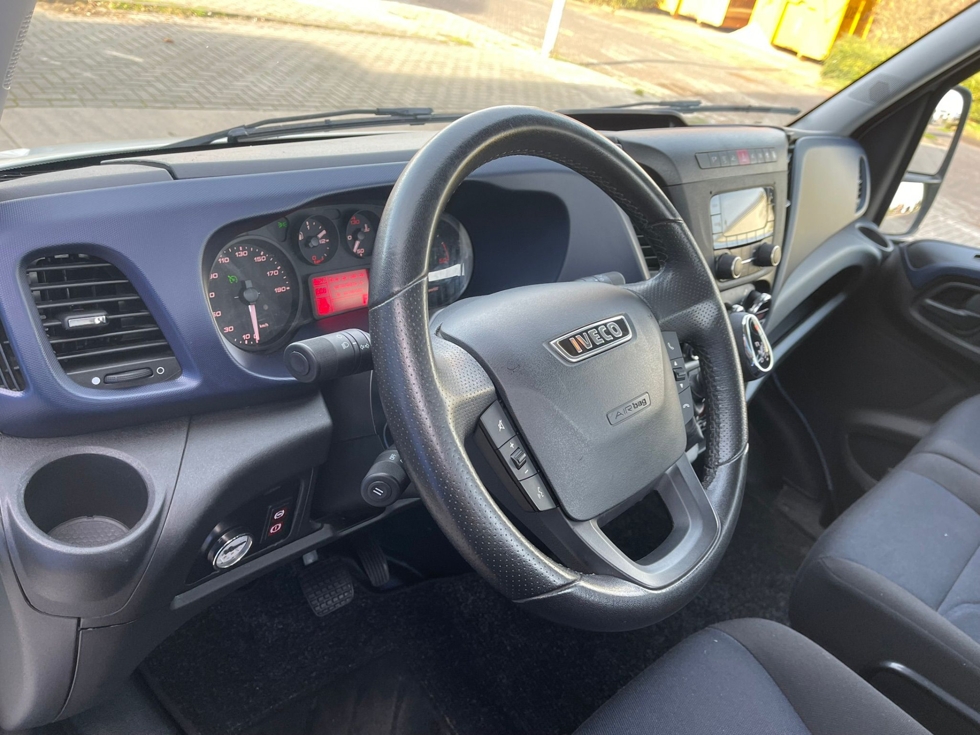 Hoofdafbeelding Iveco 40C16 Be-Trekker +  Semi Dieplader Veldhuizen 7.5 M Automaat / Nieuwstaat!