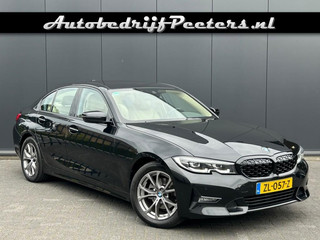 BMW 3 Serie 320i 1e eig. Sportstoelen Leder Camera Sfeerlicht L-Cockpit e.Trekhaak NL
