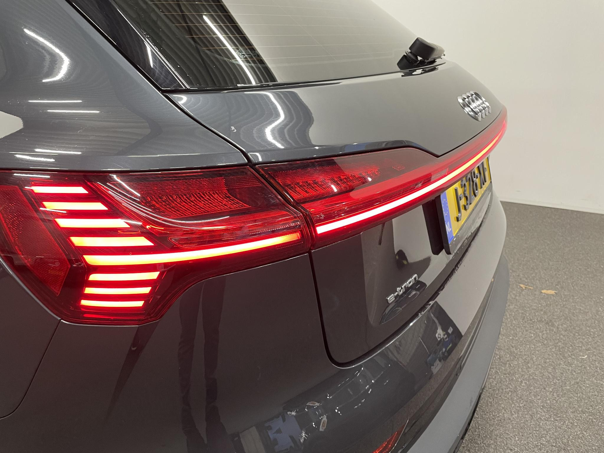 Hoofdafbeelding Audi e-tron