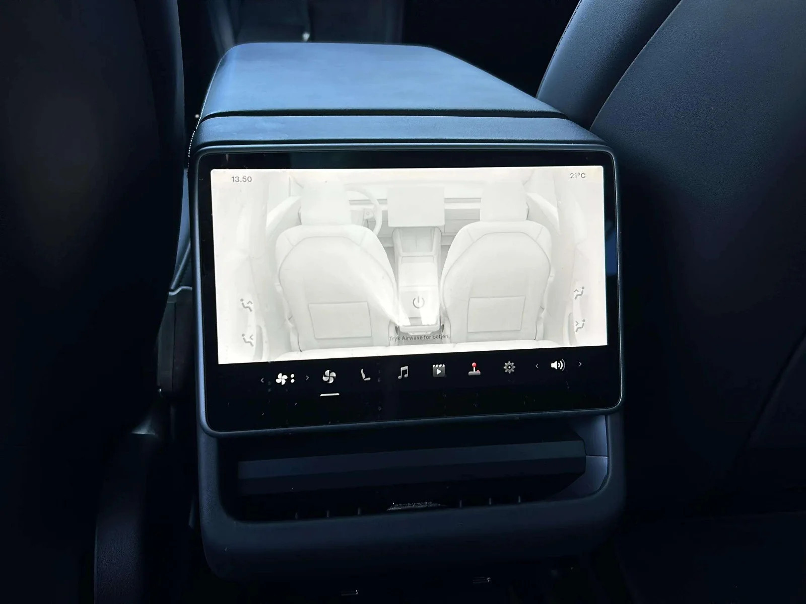 Tesla-Model 3-image-17