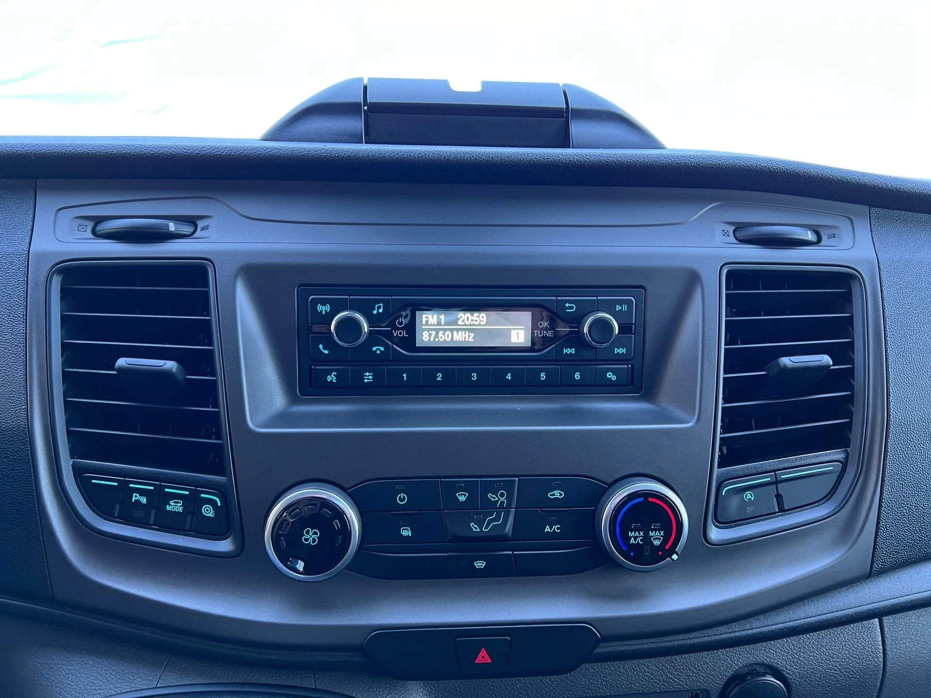 Ford-Transit Custom-image-2