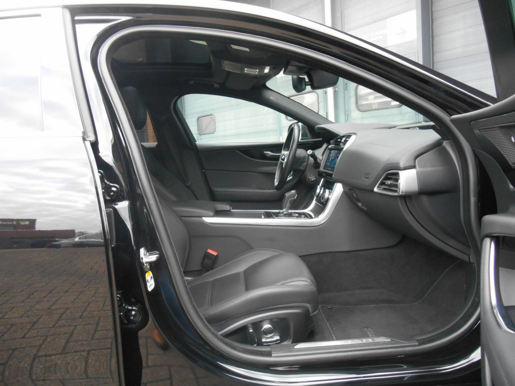 Hoofdafbeelding Jaguar XE