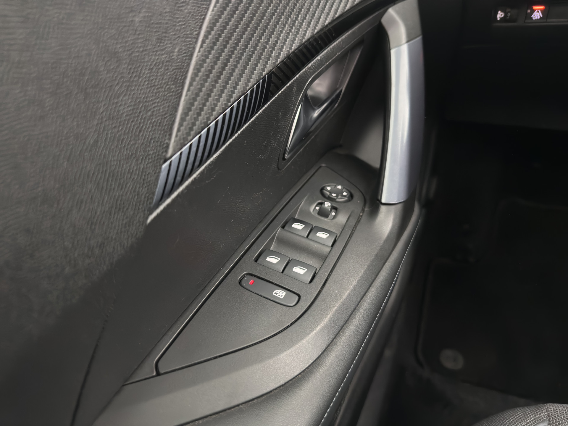 Hoofdafbeelding Peugeot e-2008