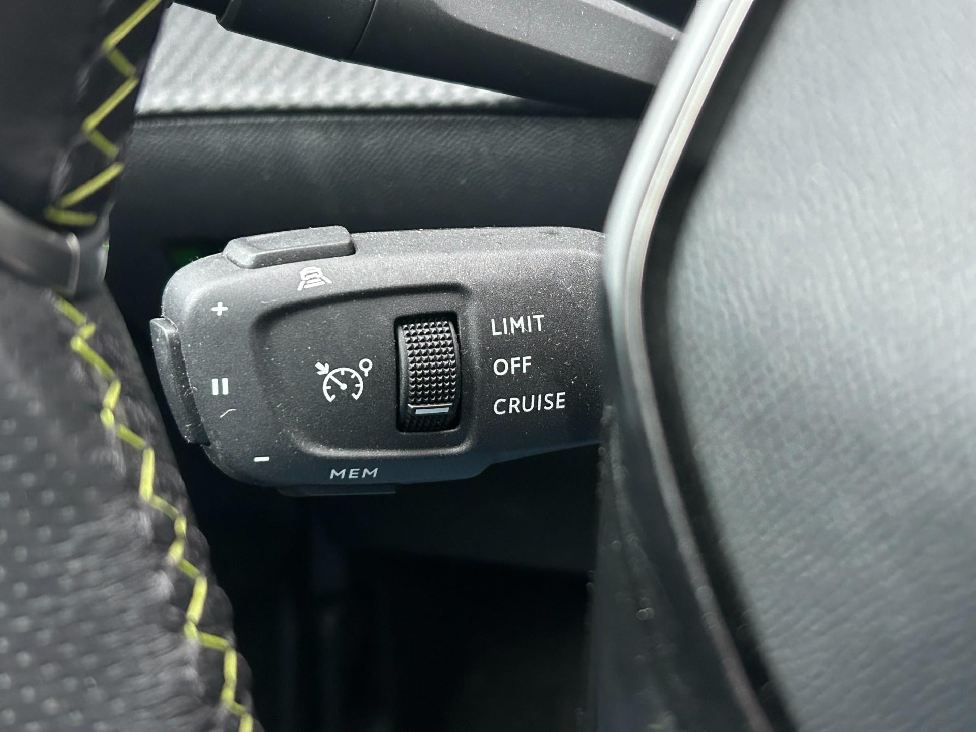 Hoofdafbeelding Peugeot e-208