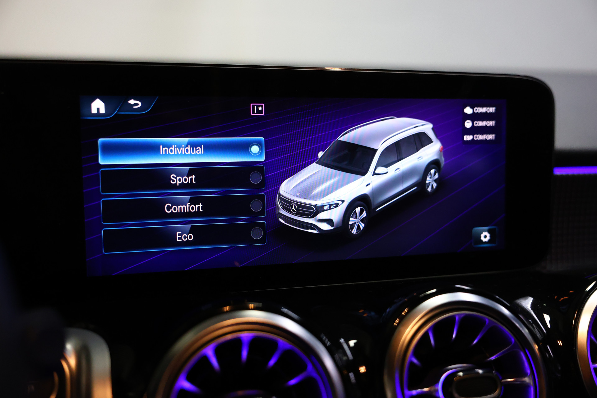 Hoofdafbeelding Mercedes-Benz EQB