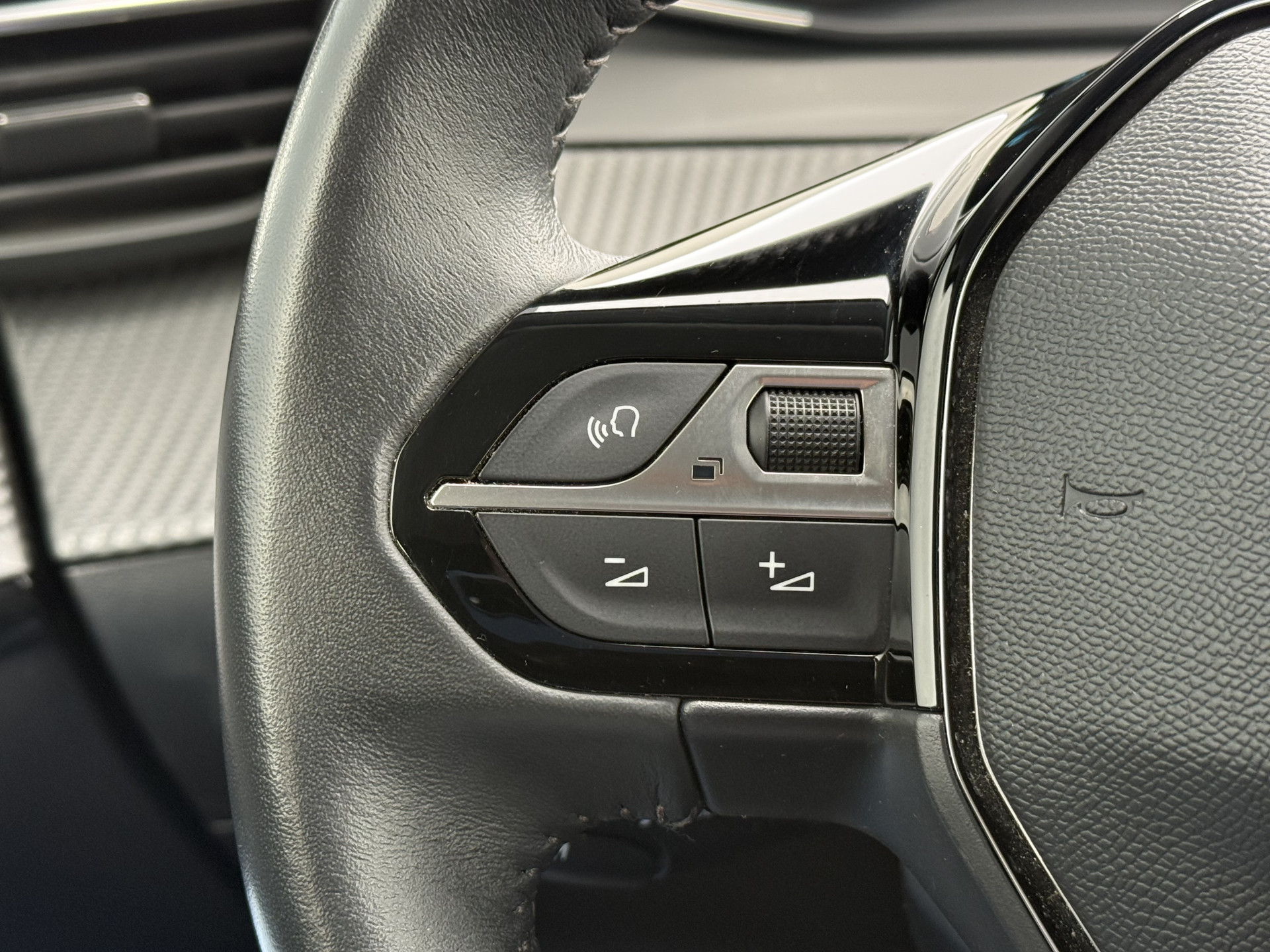 Hoofdafbeelding Peugeot e-208