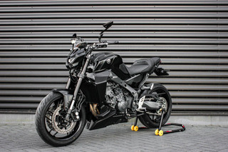 Yamaha Tour MT- 09 ABS 119PK 2022 / 2DKM / NIEUWSTAAT / COMPLETE DOCUMENTATIE / MIVV ITALIAN / QUICK SHIFT / DIRECT RIJDEN / FUL
