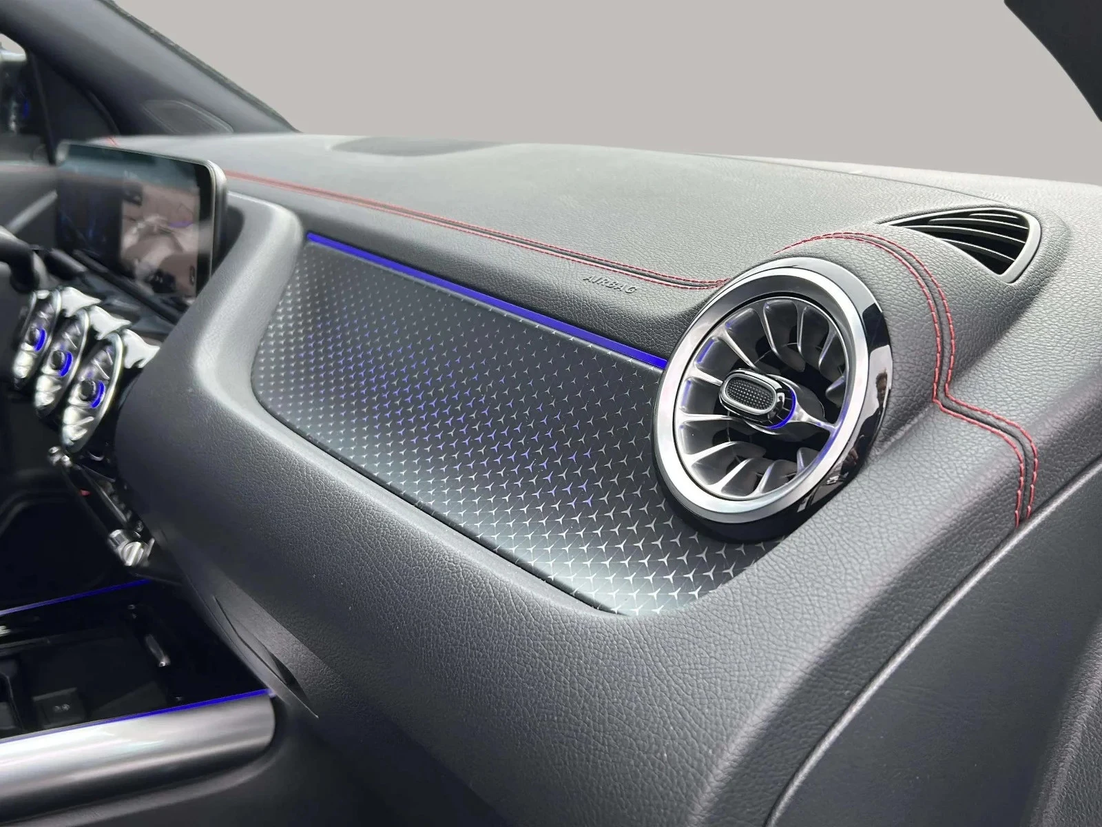 Mercedes-Benz-EQA-image-12