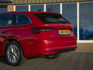 Škoda Octavia Škoda Octavia Combi 1.5 TSI MHEV Business Edition Plus | Matrix LED | Chrome pakket | Stoel-, Stuur- & voorruitverwarming | Navi 13inch | Elektr.trekhaak | El. achterklep m.sensor | ACC | - afbeelding nr 36