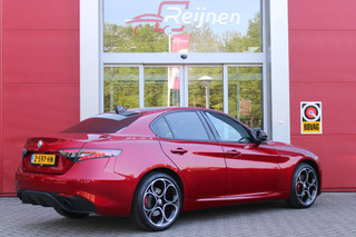 Alfa Romeo Giulia Alfa Romeo Giulia 2.0 T 280PK GME AWD VELOCE | ROSSO ETNA | SPERDIFFERENTIEEL Q4 | HARMAN KARDON BEAUTIFUL SOUND PACK 900W INCLUSIEF LEDEREN DASHBOARD | ALARM SYSTEEM | RIJASSISTENPAKKET | DODEHOEK DETECTIE | ELEKTRISCH BEDIENBARE VOORSTOELEN MET GEHEUGEN FUNCTIE | LEDEREN BEKLEDING | ZWARTE HEMELBEKLEDING | FULL LED MATRIX KOPLAMPEN | NAVIGATIE | APPLE CARPLAY/ANDROID AUTO | PARKEERSENSOREN VOOR EN ACHTER | 19