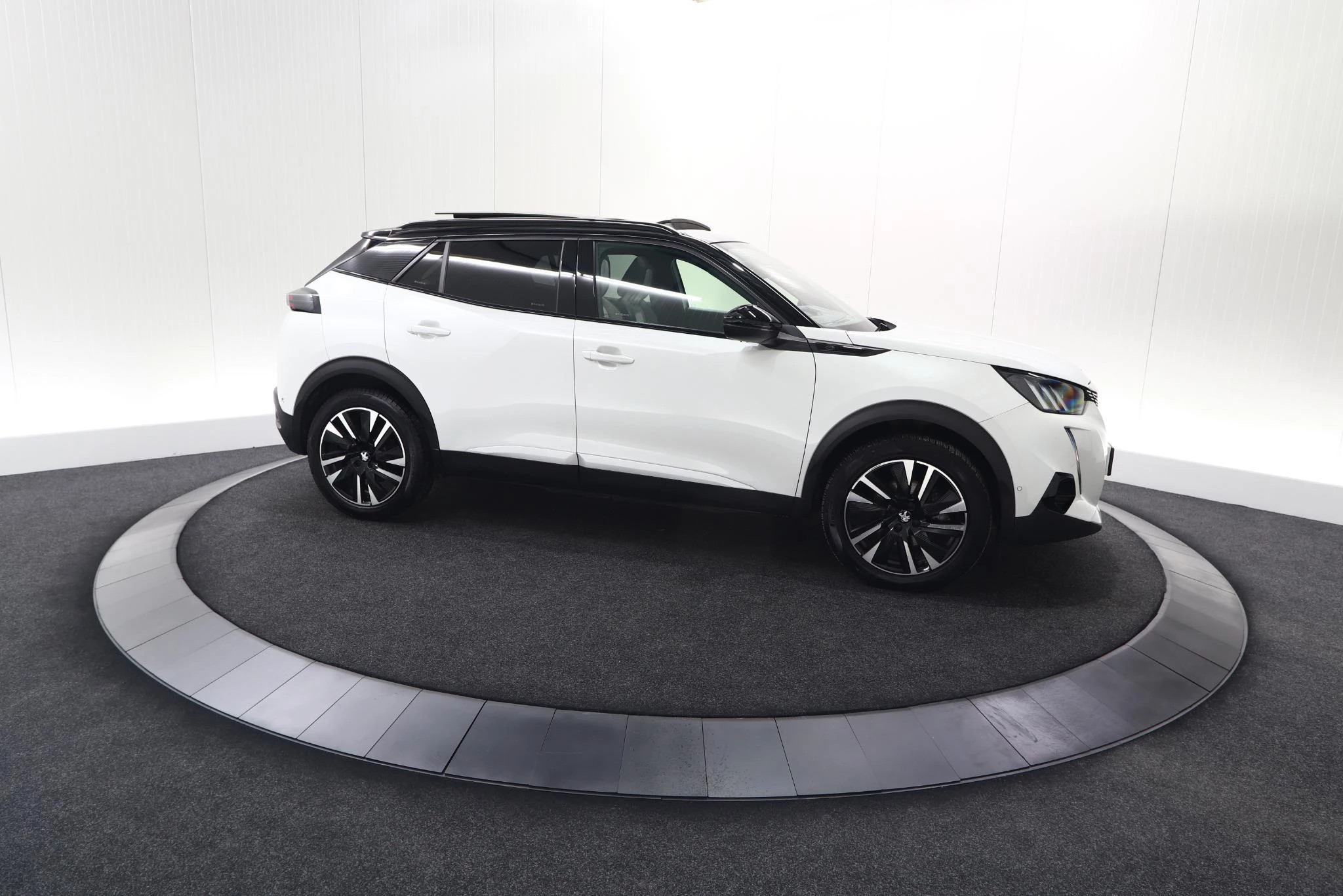 Hoofdafbeelding Peugeot e-2008