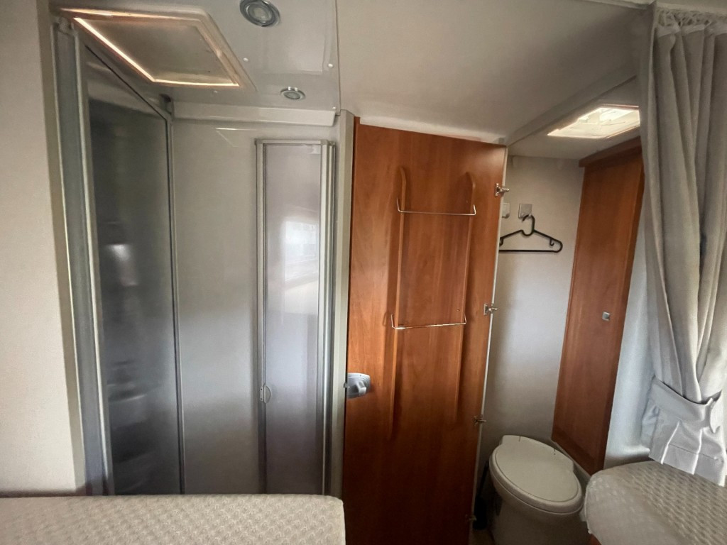 Hoofdafbeelding Dethleffs T7057 Eb 160pk Autom/lengte Bedden/airco