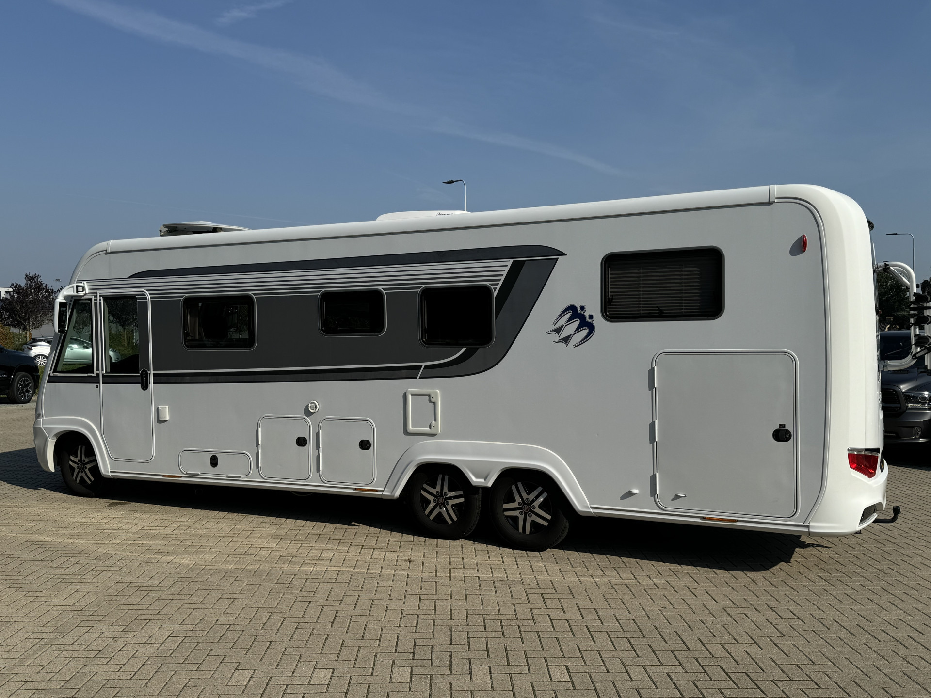 Hoofdafbeelding Knaus R03