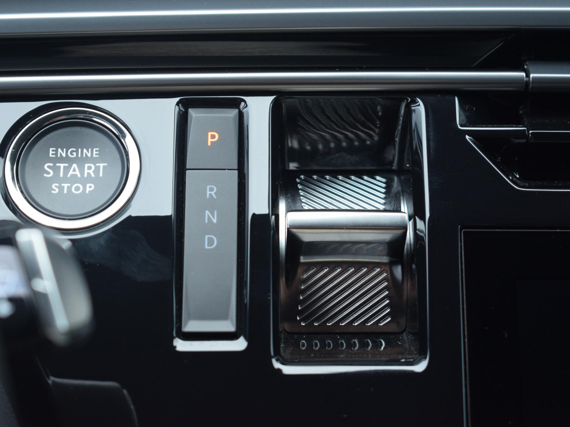 Hoofdafbeelding Peugeot e-3008