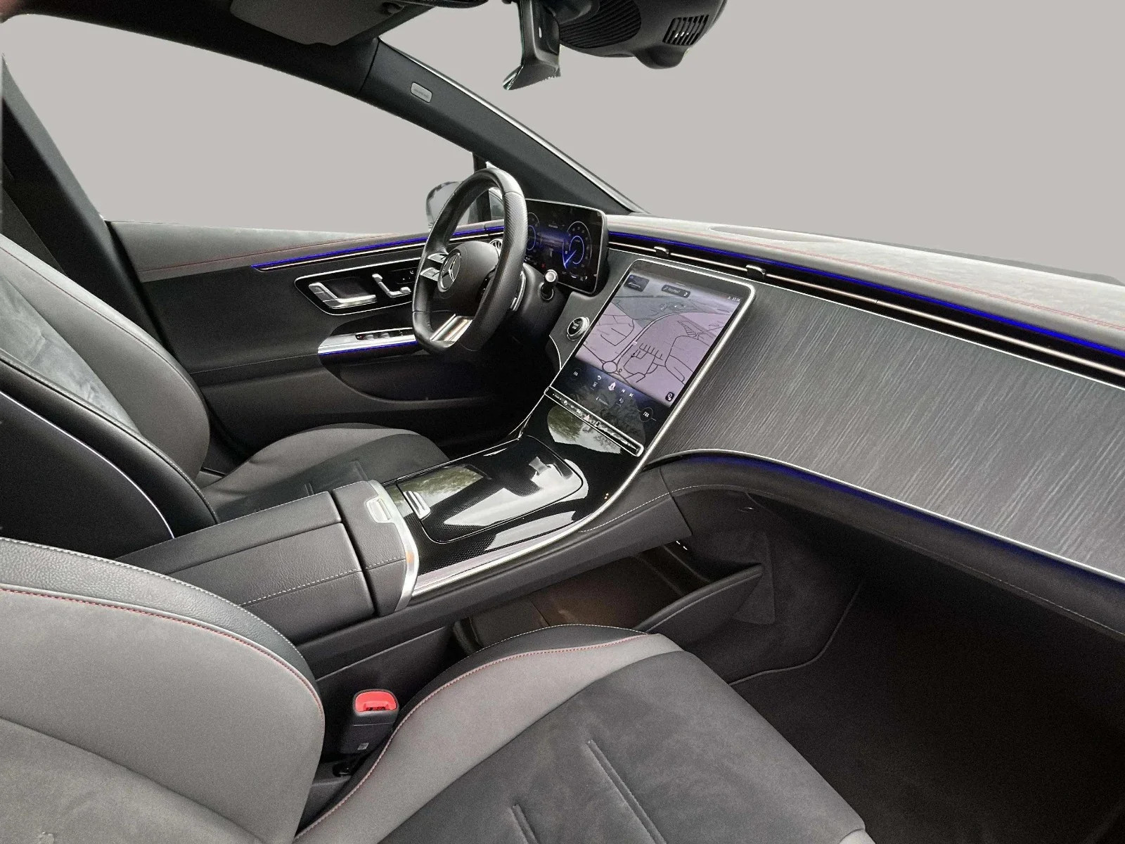Mercedes-Benz-EQE-image-12