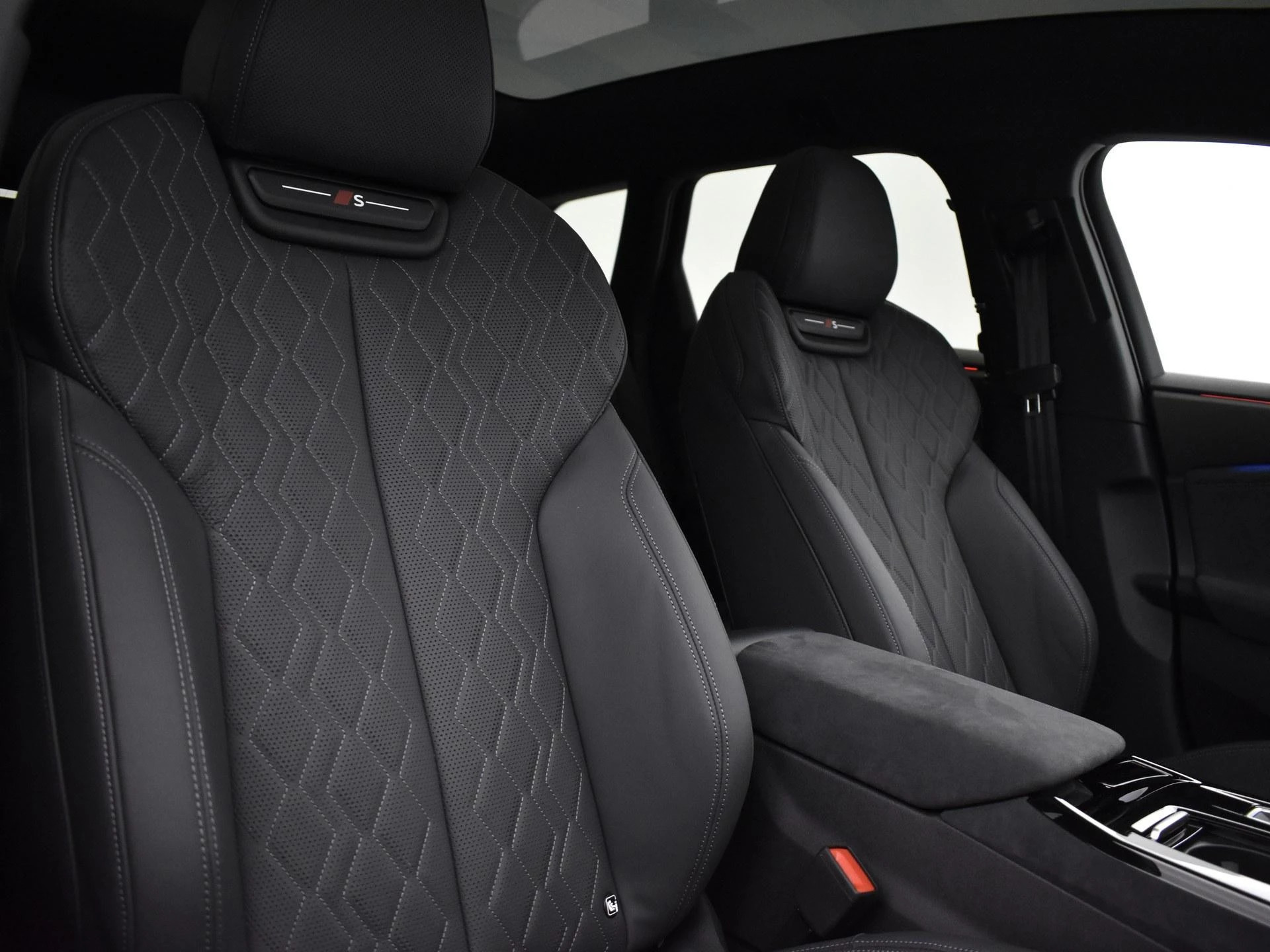 Hoofdafbeelding Audi A6 Avant e-tron