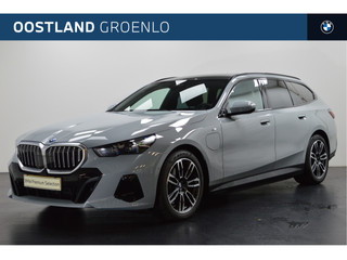 BMW 5 Serie Touring 530e M Sport Automaat / Panoramadak / Trekhaak / Achteruitrijcamera / Adaptieve LED / M Sportonderstel / Stoelverwarming