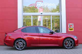 Alfa Romeo Giulia Alfa Romeo Giulia 2.0 T 280PK GME AWD VELOCE | ROSSO ETNA | SPERDIFFERENTIEEL Q4 | HARMAN KARDON BEAUTIFUL SOUND PACK 900W INCLUSIEF LEDEREN DASHBOARD | ALARM SYSTEEM | RIJASSISTENPAKKET | DODEHOEK DETECTIE | ELEKTRISCH BEDIENBARE VOORSTOELEN MET GEHEUGEN FUNCTIE | LEDEREN BEKLEDING | ZWARTE HEMELBEKLEDING | FULL LED MATRIX KOPLAMPEN | NAVIGATIE | APPLE CARPLAY/ANDROID AUTO | PARKEERSENSOREN VOOR EN ACHTER | 19