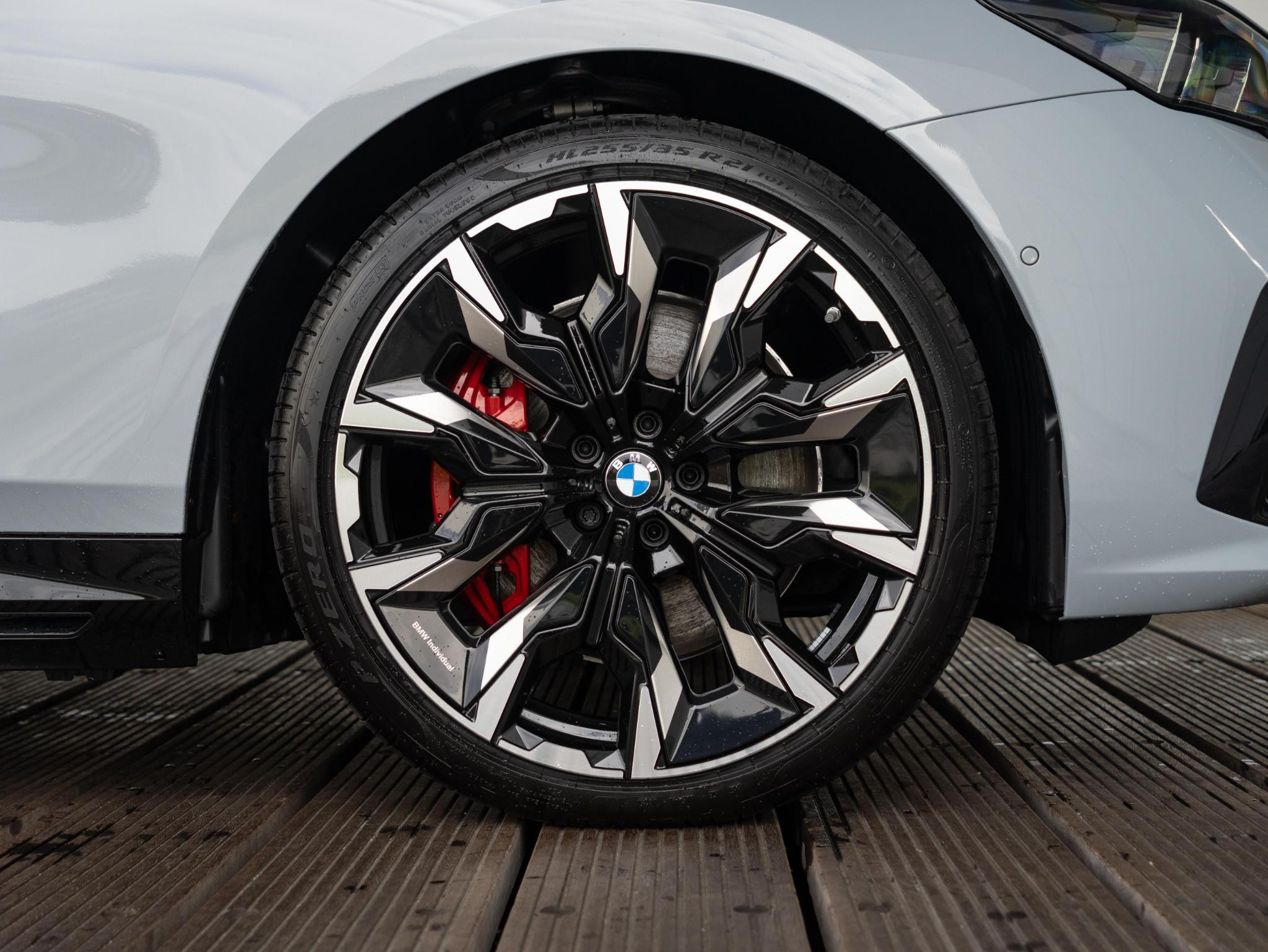 Hoofdafbeelding BMW i5