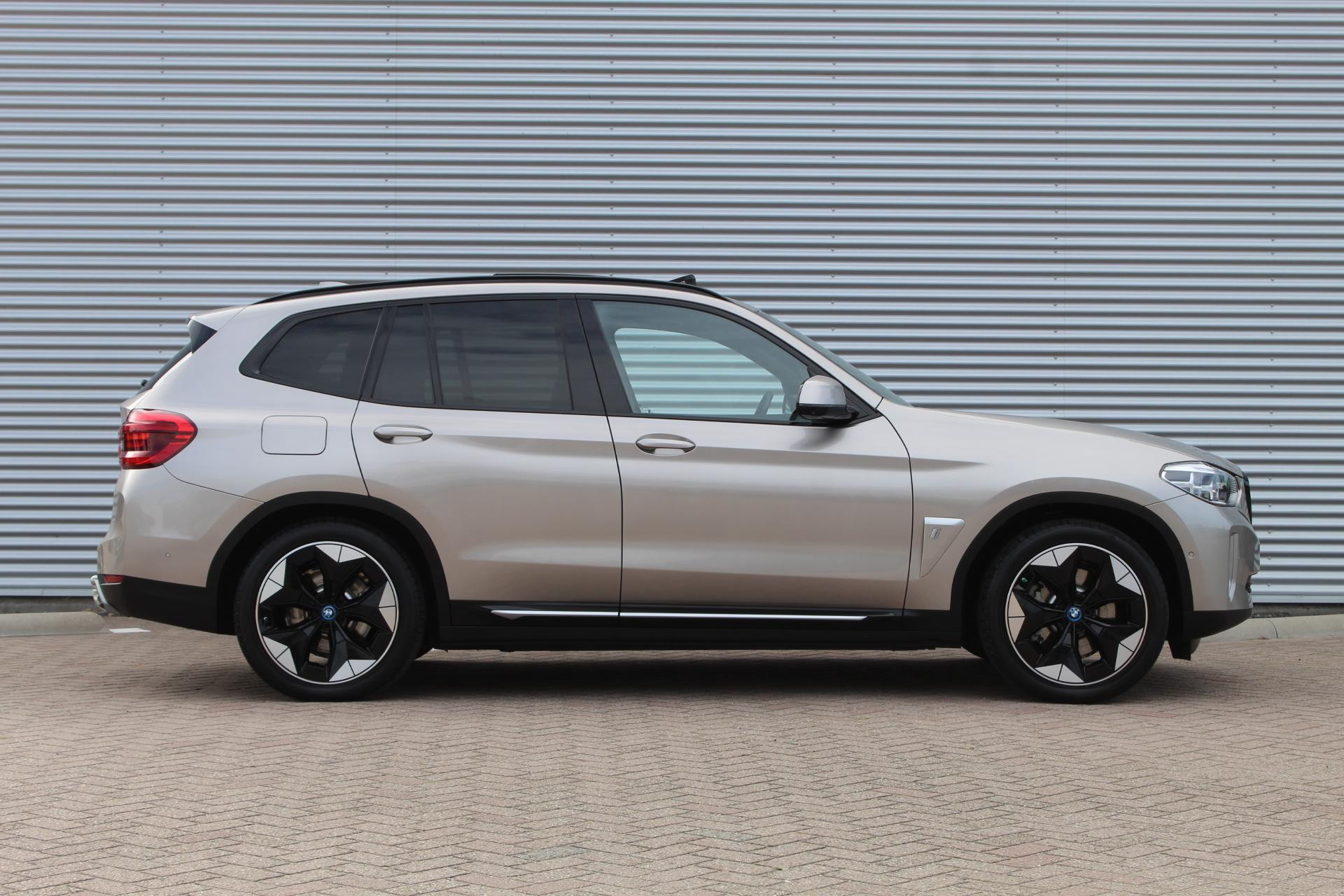 Hoofdafbeelding BMW iX3