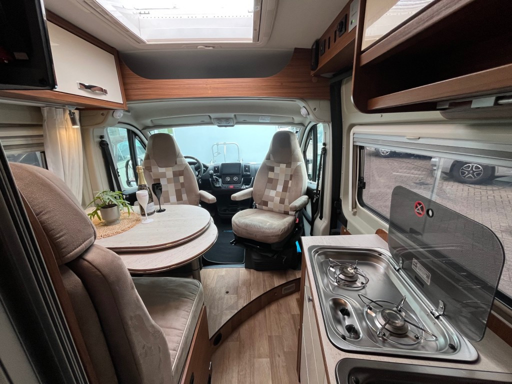 Hoofdafbeelding Pössl Globecar 640 Enkele Bedden Zopnnepaneel